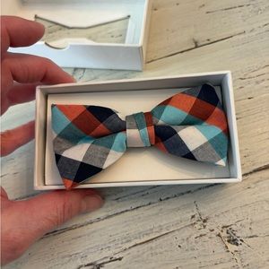 Urban Sunday boys Bristol bow tie size medium 2-4 years in blue plaid